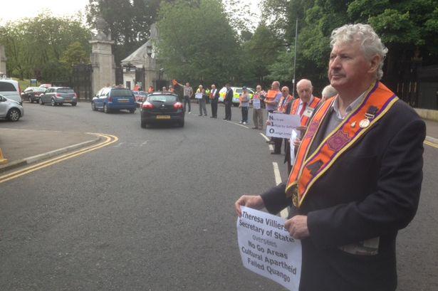 BelfastLive's tweet photo. East #Belfast Orangemen hold protest outside Stormont http://t.co/c9eYACTaj5 http://t.co/DcnMXivqos
