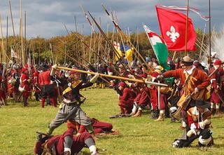 ukuniformdating's tweet photo. A Pikeman of The Sealed Knot attacks in a re-enactment of the Siege of Basing House. http://t.co/DVHMka2O45
