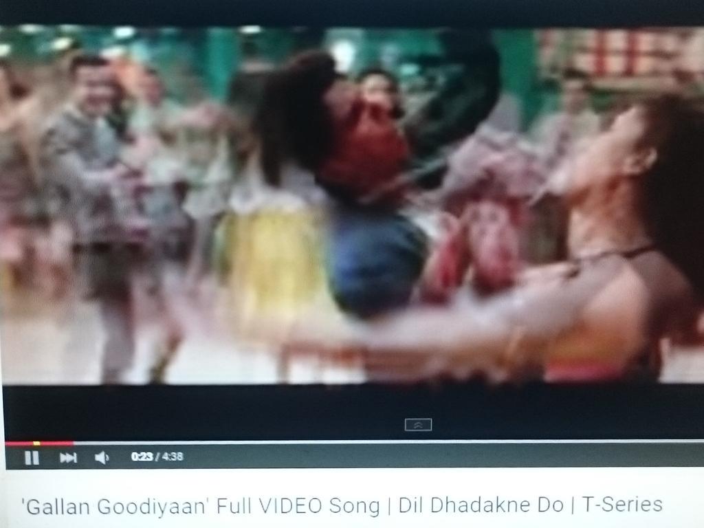 On repeat cause WHY NOT IT\S BABA\S BUDDAY 
Happy Birthday Ranveer Singh   