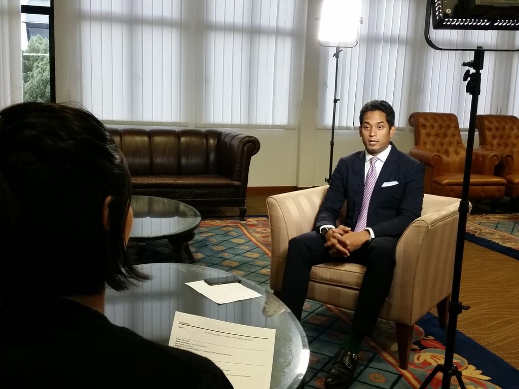 reginalah's tweet photo. Ini cerita tadi. @khairykj sat down with Al Jazeera to talk about the future of Malaysian football and @nfdpmalaysia http://t.co/XKazT9orf5