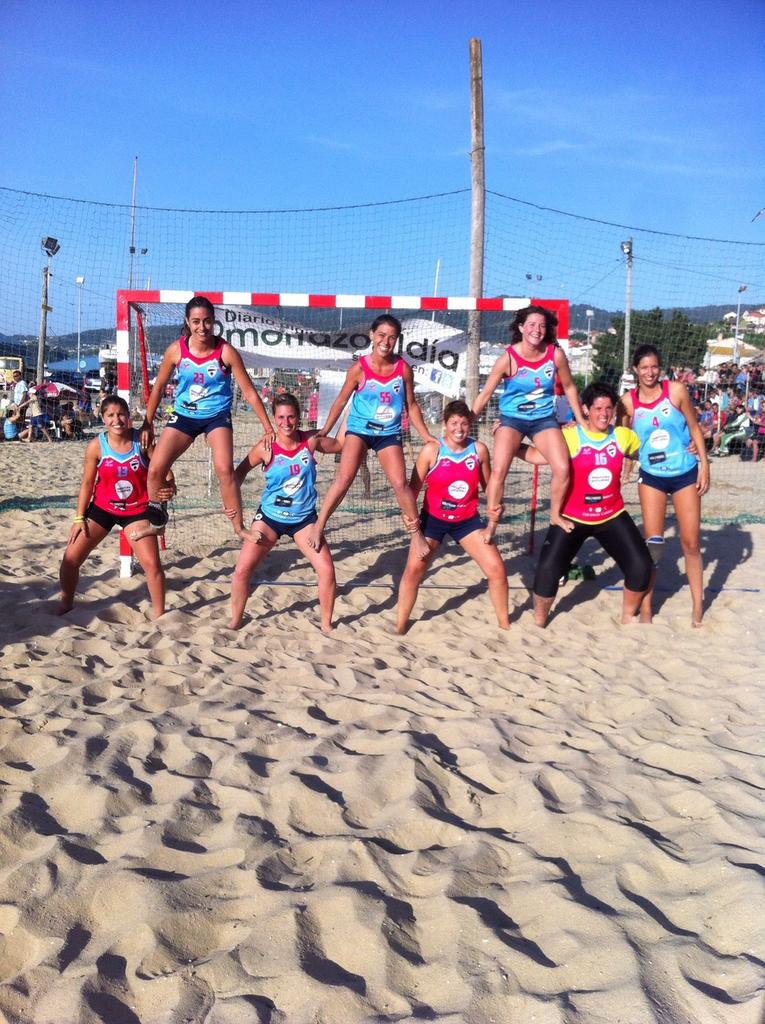 BmPElBunga's tweet photo. Tras mucho esfuerzo y sufrimiento en la arena ponemos fin al torneo de BMP Bueu @O_Patelo con el primer puesto! http://t.co/lZaJG25g48