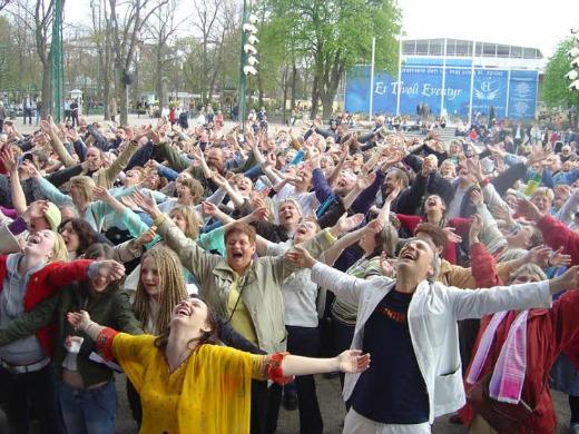 madridfreeweb's tweet photo. Hoy y hasta el miércoles, Yoga de la risa en el #Retiro http://t.co/VTE7jfTz6e #Madrid http://t.co/Hb0V13vB1t