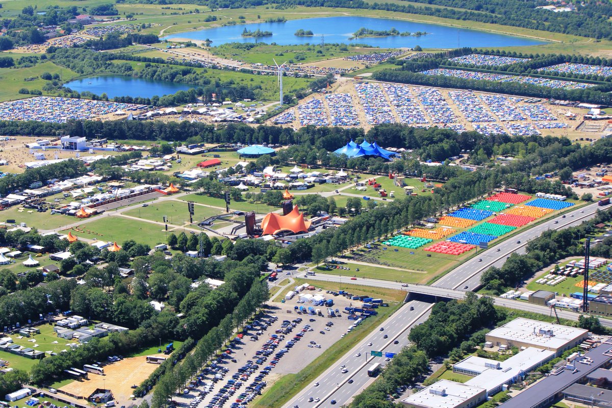 CPHLuftfoto's tweet photo. Et par stykker mere ud over festivalspladsen.

#rf15 http://t.co/MRdFcCKKOa