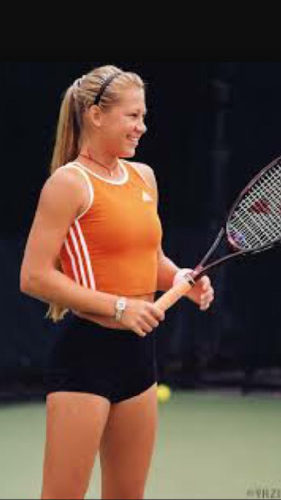 SentimientoRap6's tweet photo. "Salto al campo de tenis a follarme a kurnikova"  @arceperroviejo http://t.co/hgta3gFlI8