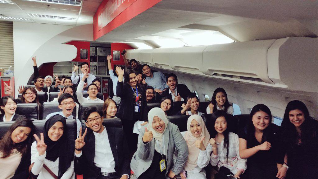 TalentCorpMsia's tweet photo. Thanks TS @tonyfernandes & @AirAsia for hosting our #BreakfastwithCEO as well as the tour of the All-Stars academy! http://t.co/J4QlAxoUpb