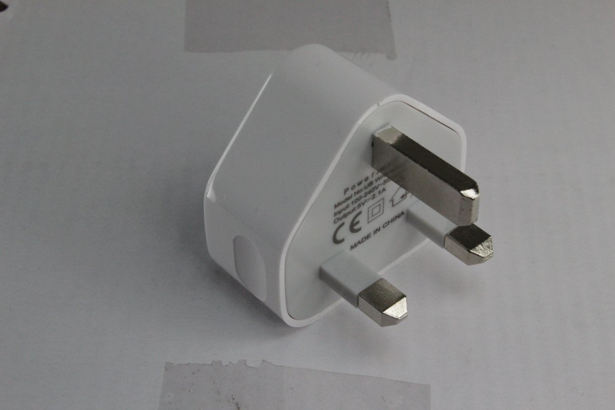 Tronic_ae's tweet photo. #TRONIC UB Range #USB AC #Adaptor #Tanzania #business #retail #Industrial #traveler http://t.co/uomsjPtCEG