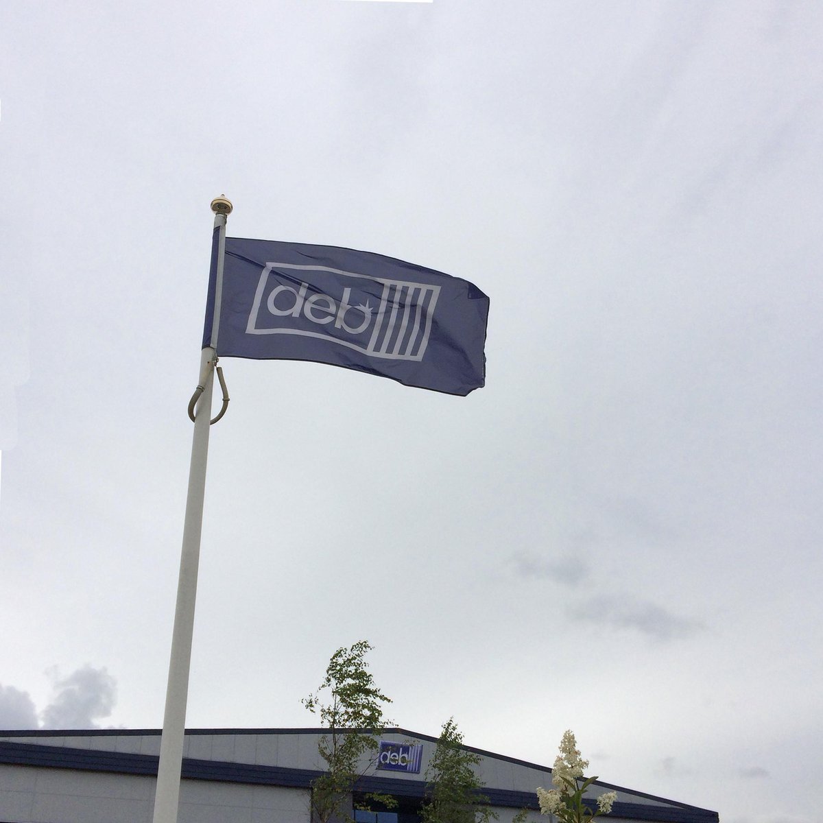 SCJProfessional's tweet photo. Despite the cloud rolling in, the #UVLevel will still reach 4 at Deb HQ today. #BeUVAware http://t.co/t5etuUlwL5 http://t.co/12rLK7wxTN