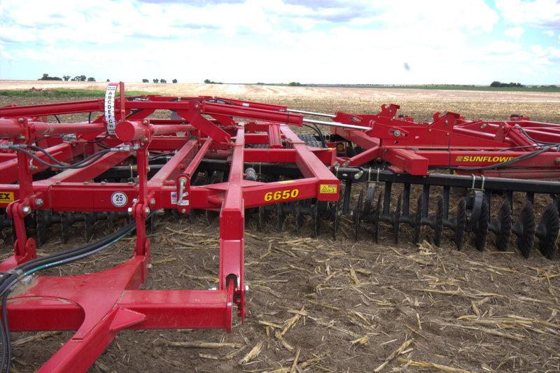 AGCOcorp's tweet image. Who dug into their fields with a Sunflower this year? #plant15