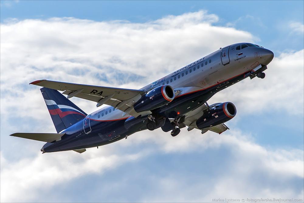 SJet_'s tweet photo. "П.Михайлов" в процессе уборки шасси | Sukhoi #Superjet #SSJ100 RA-89023 Аэрофлот @svo_airport 
Фото: @lystseva http://t.co/auBCATc0JR