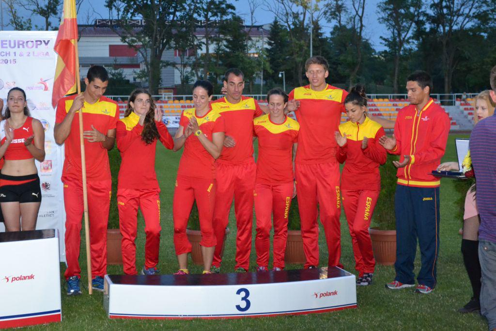 Ecce_Inowroclaw's tweet photo. Spanish Team at the podium in @Ecce_Inowroclaw with @heptica @atletismoRFEA http://t.co/65bRUtl66Q