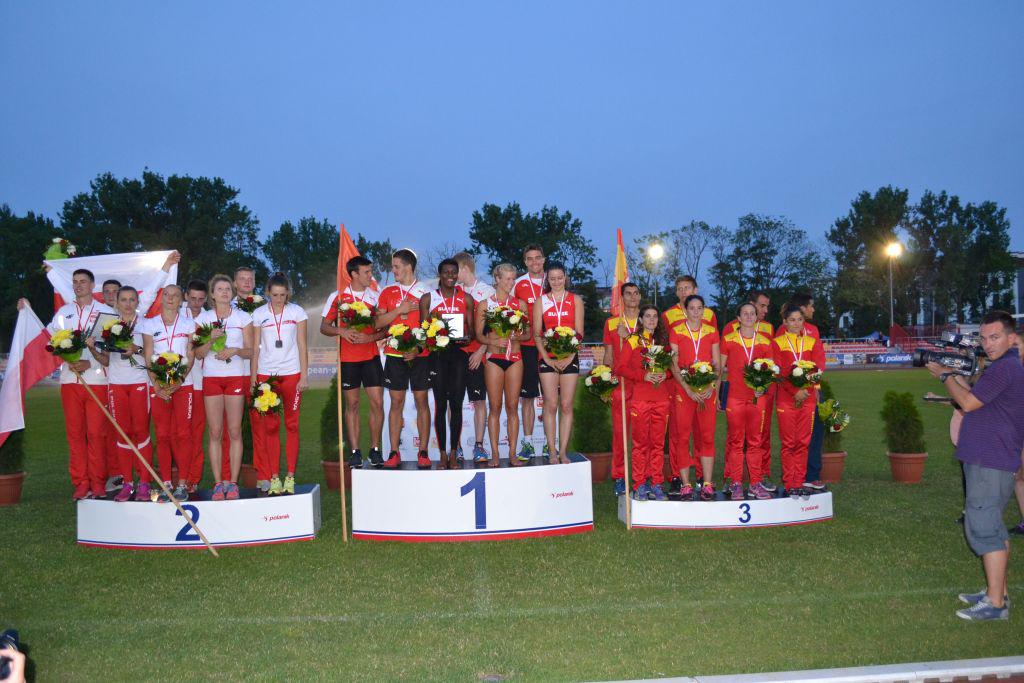 Ecce_Inowroclaw's tweet photo. Spanish Team at the podium in @Ecce_Inowroclaw with @heptica @atletismoRFEA http://t.co/65bRUtl66Q