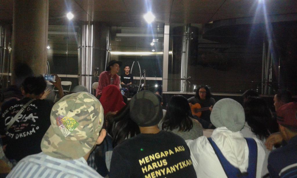 #Latepost bukber bareng <a href="/THEDRAMMA_/">THE DRAMMA</a> @Sanjindra @ichalxtofandi @imalkes dan <a href="/drammatic/">The Dramma's Fams</a> seru deh pokoknya 😎 🍻🎸🎶