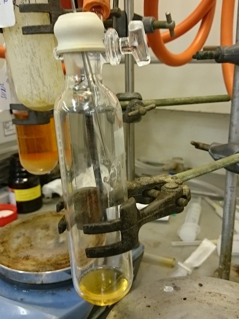 KyleGPearce's tweet photo. Air sensitive filtration can take a long time #realtimechem #filtration #Chemistry #airsensitive #research http://t.co/OwACRzYbNf