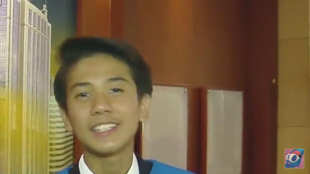 ifhasoniq's tweet photo. “@handsome_CJR: @Iqbaale dapet penghargaan sebagai siswa berprestasi di sekolahnya http://t.co/LxyfGjVAcv”