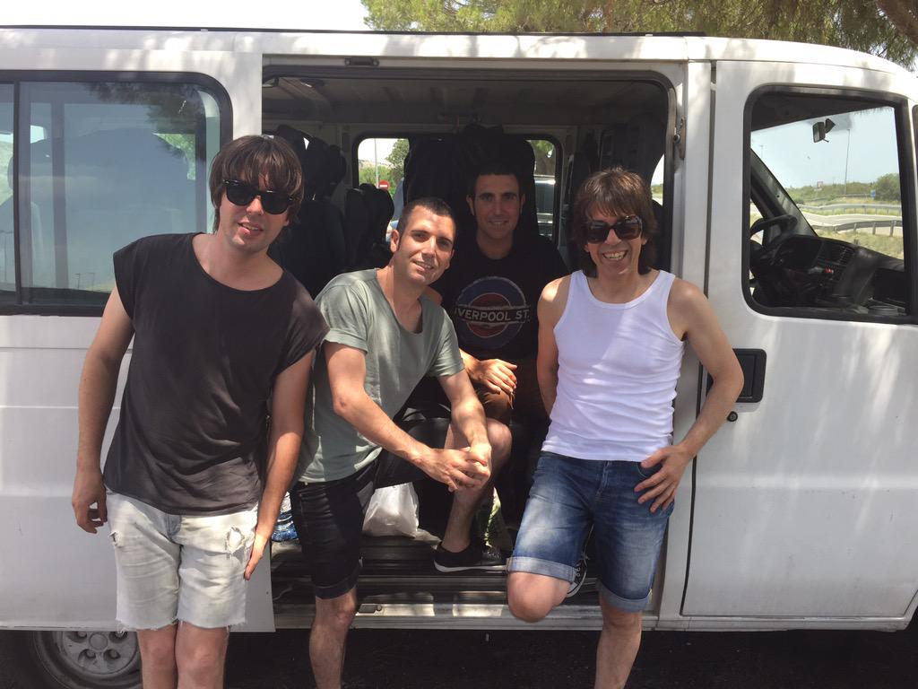 FlamingShakers's tweet photo. Grandísimo fin de semana!  @BcnHarleyDays @riffbizz #BarcelonaHarleyDays2015 #CostaBlanca #Barcelona #Beatles http://t.co/qgV1cJFalz