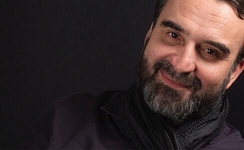 İnsanın kalbinden büyük çöl, İnsanın kalbinden derin göl var mı ki? Yangın da burada, yağmur da.Senai Demirci