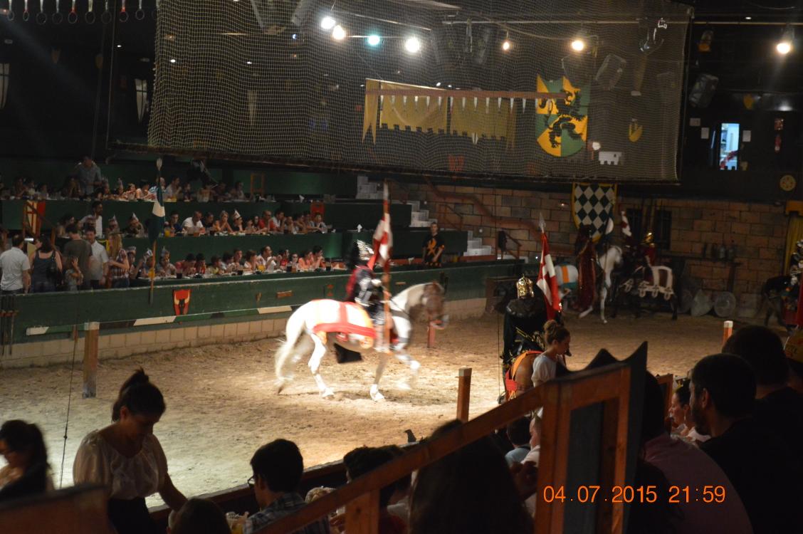 DesafioPablo's tweet photo. Revive los torneos de la Edad Media en el Castillo Conde de alfaz. Te consigo entradas anticipadas. http://t.co/rkeR4J3ZC2