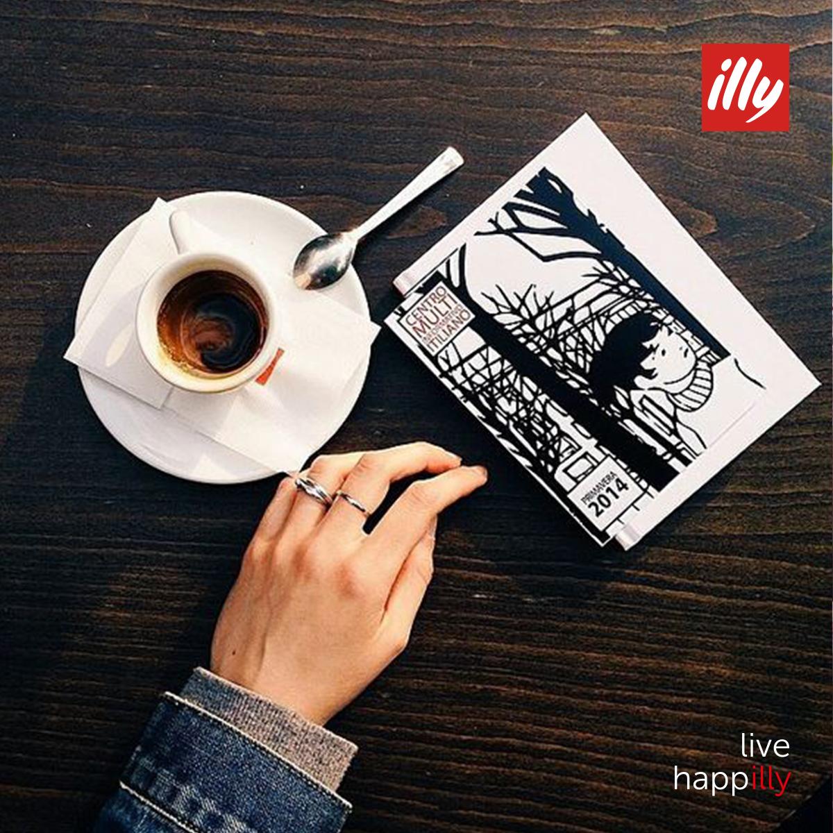 Begin je werkweek met een heerlijke espresso. Foto door <a href="/NikaGavrovska/">Nika</a> #coffee #monday #work #illy