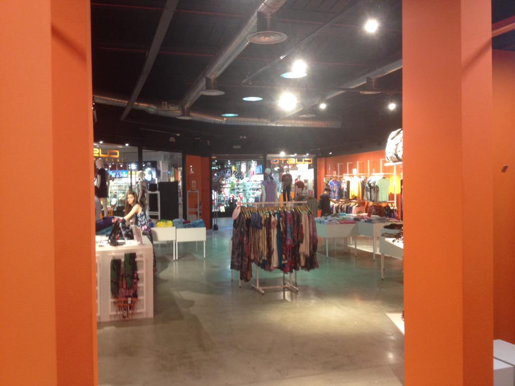 decormedina's tweet photo. #Decormedina S.L ACABADOS #TRABAJOS DE #PINTURA EN #TIENDA #CUSTOBARCELONA EN #NASSICA #MADRID http://t.co/XZyqxO75nL http://t.co/NPR7Zboh8S