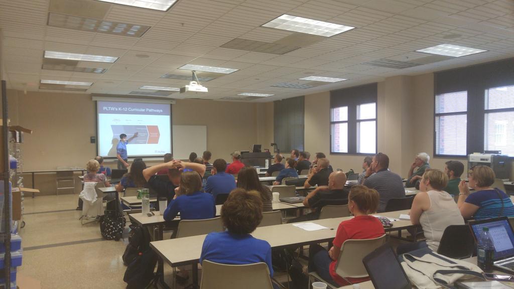 DrJulyeAdams's tweet photo. Ready to get this training started!! #UKY #PLTWBMS @PLTWorg @PLTW_KY @UKy_Klein http://t.co/zz5C1tU7YQ