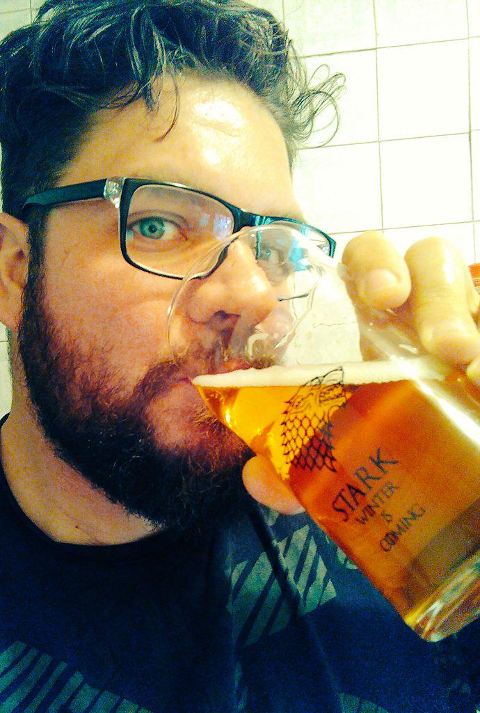 DuncanElTocho's tweet photo. Que rica stark la cerveza http://t.co/8SzyhPT74Z