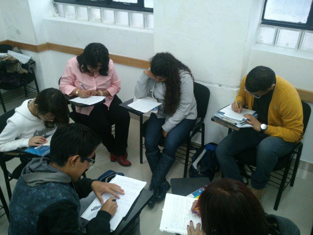 The_ELTL_Lab's tweet photo. Good morning learners & colleagues! We start the week with some cooperative writing at CELE @UNAM_MX 1/2 #L6Class http://t.co/yLEdPOjtNW
