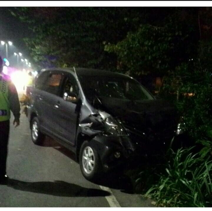 lical_ep's tweet photo. @infosda telah terjadi kecelakaan tunggal di jalan raya gedangan, arah buduran. diduga sopir mengantuk. http://t.co/ryBt8QXLgZ