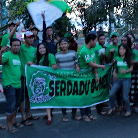 Serdadu_Bonek's tweet photo. Bagi Takjil Bersama Serdadu Bonek http://t.co/0mVVImEwqP