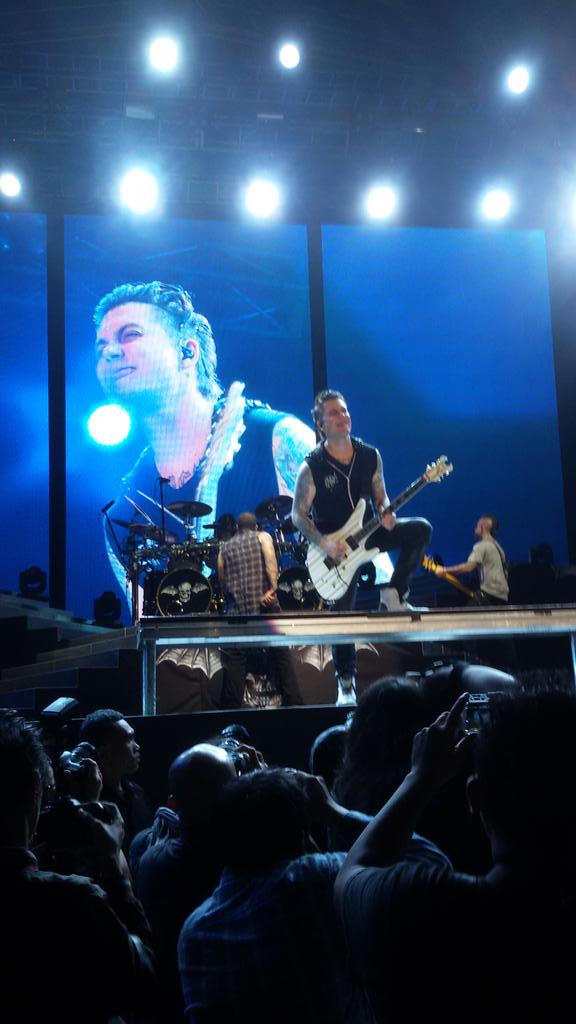 Happy Birthday, the awesome one, my dearest, my handsome, my rurubilobilo Synyster Gates 