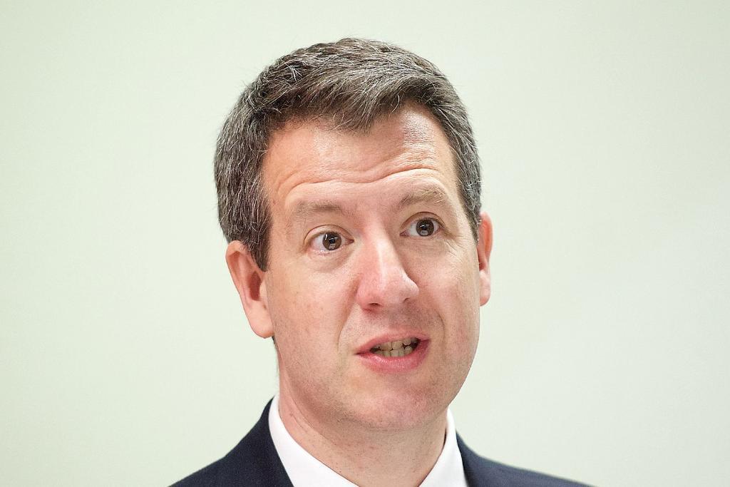 TheSun's tweet photo. CONFIRMED: Benefits cap will be cut http://t.co/zCCCNSVUNq http://t.co/leZ7OfilGK