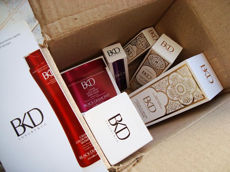 Cosmetik_Girl's tweet photo. Gracias @BKDcosmetics por semejante cajita feliz para el blog =D http://t.co/h51fPpdspO