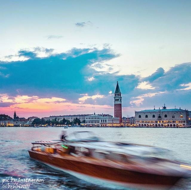 Oggi #ScappoA #Venezia ad ammirare un tramonto da sogno! <a href="/lonelyplanet_it/">福利姬资源库/母狗/反差/举牌/裸舞/原味/户外/勾引/露出/探花/自慰/调教/偷拍/文爱护士厕所</a> #visitveneto