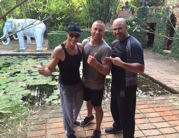 ¿Cuánto mide Georges St Pierre? - Real height CJPBaj4WcAAv7xQ