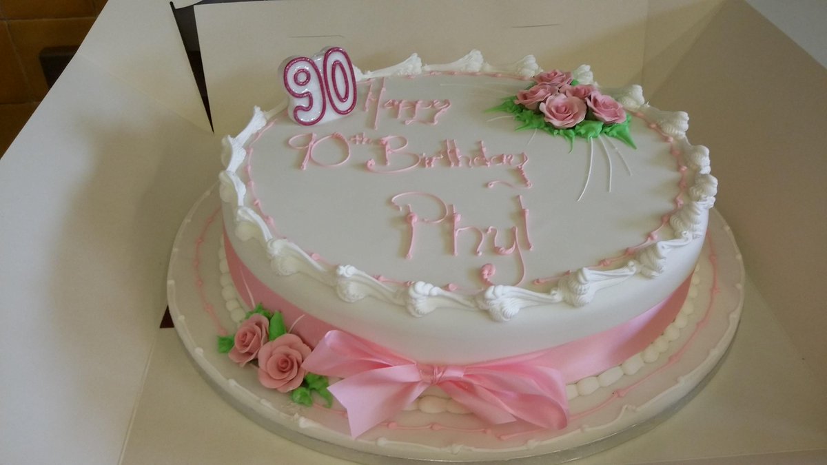 CarebaseUK's tweet photo. A very Happy 90th Birthday to Honey Lane resident Phyl! What a beautiful cake... http://t.co/Il0yL9NJVF