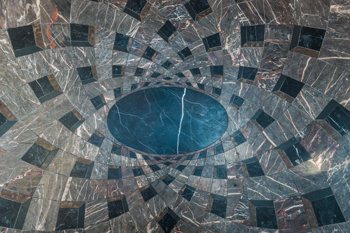 BritannicusNews's tweet photo. Welcome to the new Burlington Arcade walkway: 220 metres of beautiful Britannicus stone ... http://t.co/LSvctkoAOZ