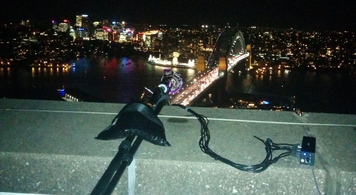 VREVOLVE's tweet image. Froze on top of Shangri La Sydney while our camera rig hangs off the edge of a 40 story building. @Bobby_VREvolve #VR