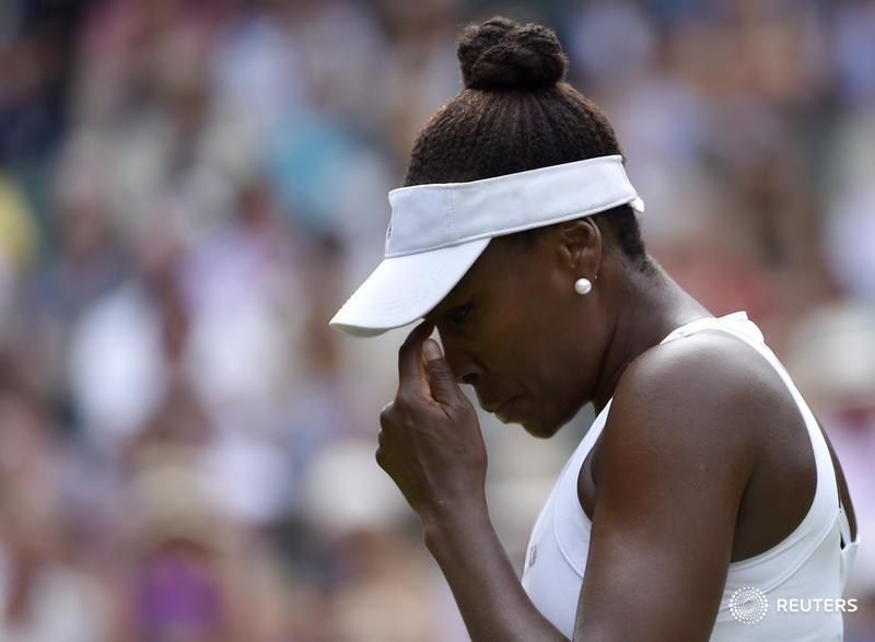 ReutersAsia's tweet image. #SerenaWilliams downs sister Venus to reach #Wimbledon quarters reut.rs/1M7mF3Y