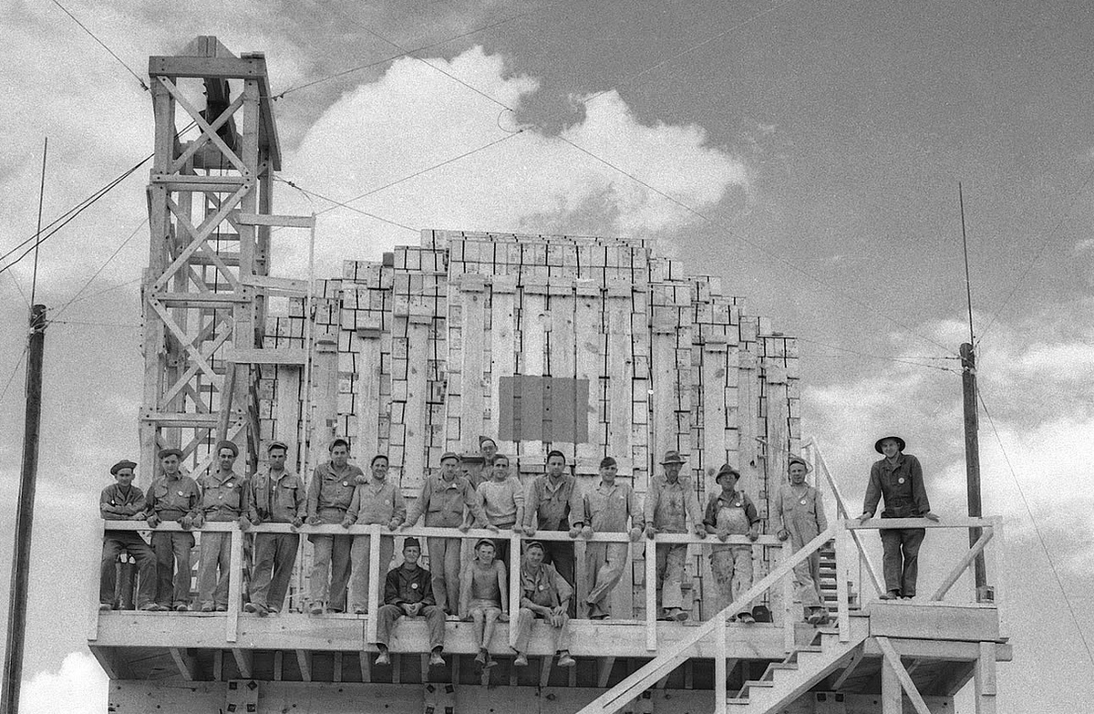 LosAlamosNatLab's tweet photo. #POTW: The road to Trinity: The 100-ton test - http://t.co/a7gTbK53wF #LabHistory #TrinityTest #ManhattanProject http://t.co/EAAQR16xmG