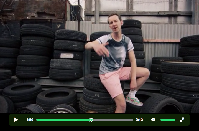 Visual_Archive's tweet image. What a madhead! Thats ur own face on ur tee right? Cant wait for my book! #hatemail @Mr_Bingo tinyurl.com/ohfhgcs