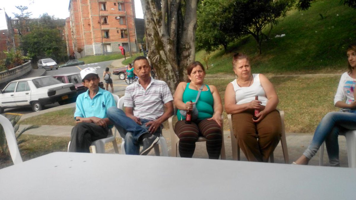 JCPalacioF's tweet photo. Compartiendo un día muy agradable con la comunidad de Gualandayes. Gracias por su recibimiento y acogida. http://t.co/Cof6yvjLT8