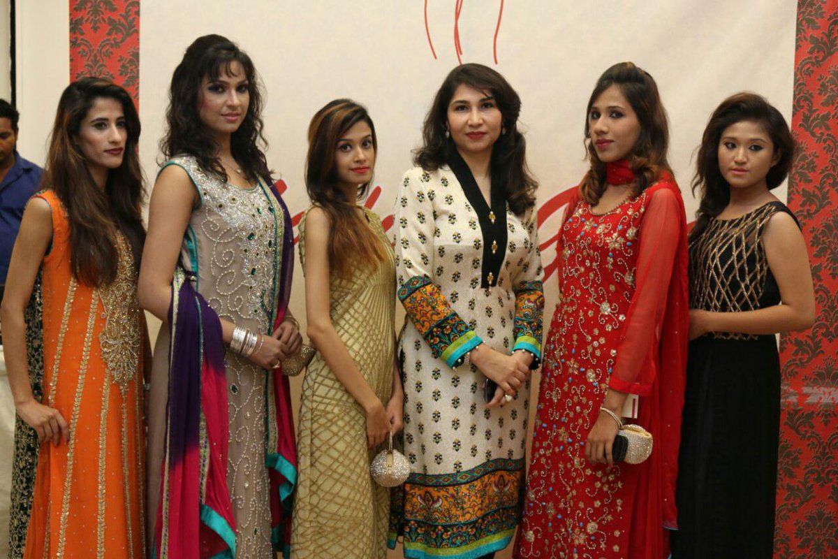 Sunday_Plus's tweet photo. Designer Madiha Gohar has launched her flagship store at Ocean Mall Karachi http://t.co/QYdBFwbOE5