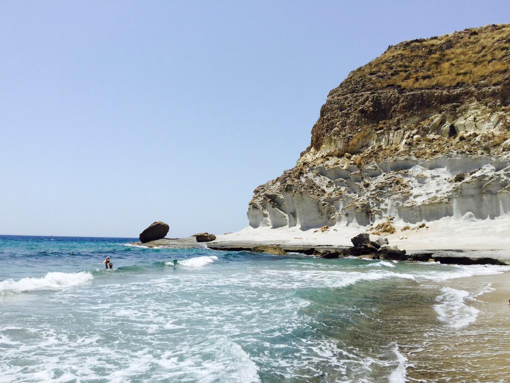 cazorla599's tweet photo. Pedazo de dia en la cala de enmedio, paraiso de almeria🌴🌊🐠 http://t.co/Ze9n1e1YJm