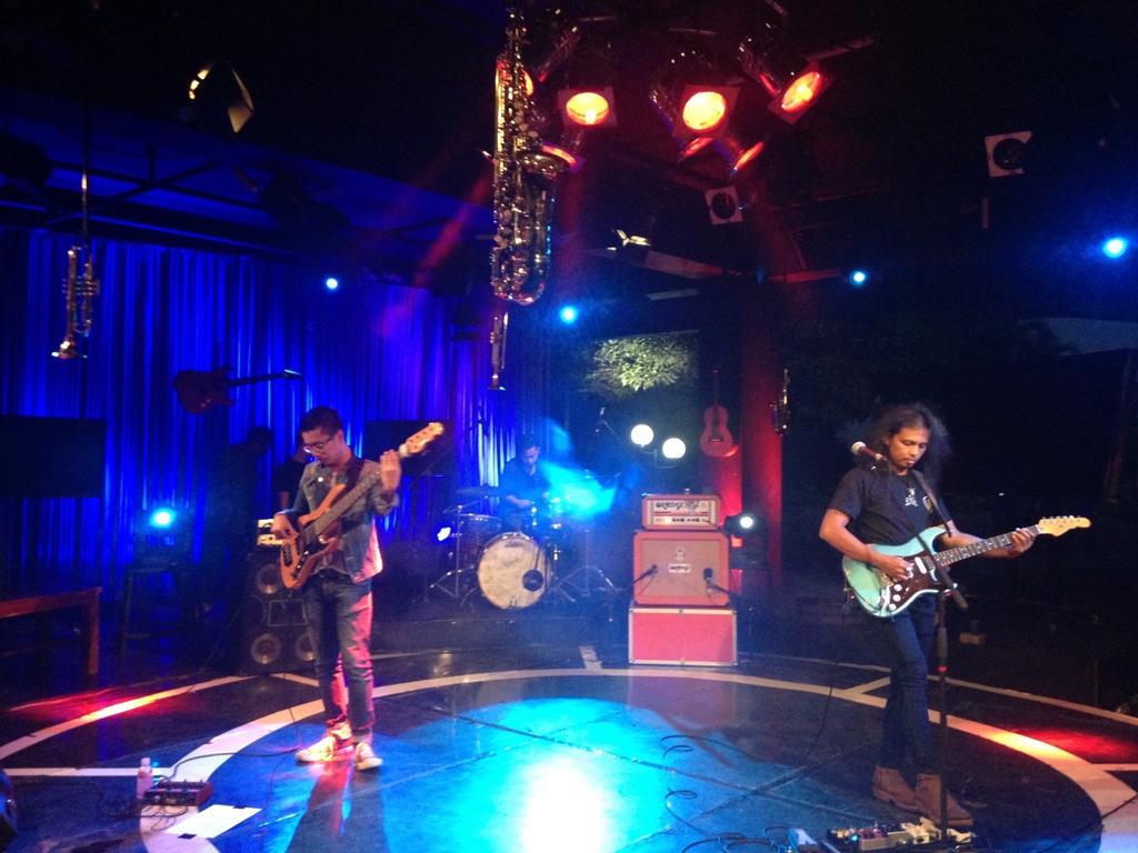 Gugun Blues Shelter (live) Taman Buaya Beat Club TVRI, jam 22.00-23.00 WIB <a href="/reinhardtawas/">reinhard r tawas</a> <a href="/tamanbuayabc/">Taman Buaya BC</a> <a href="/TheREAL_Abi/">Abi Hasantoso</a>