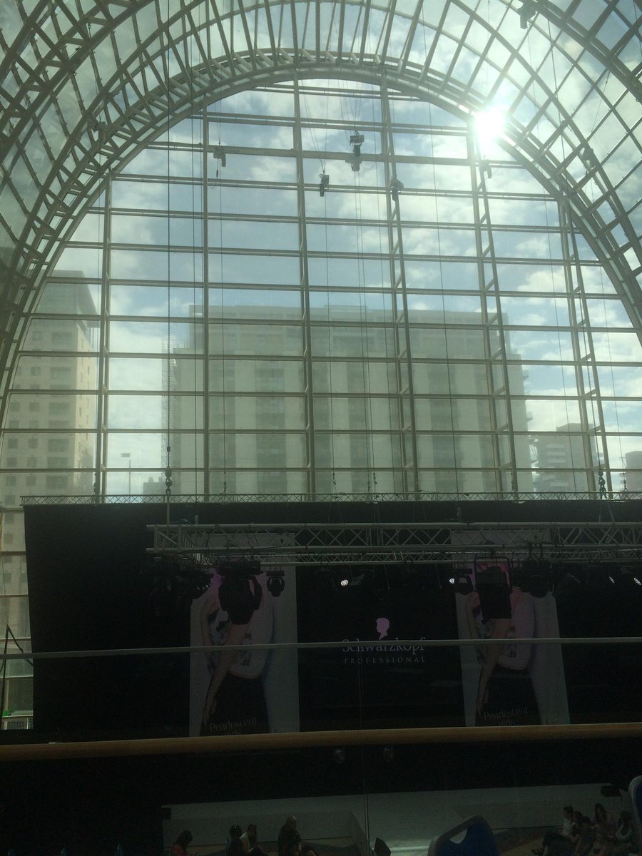 RachaelGHair's tweet photo. Amazing bright space for the @schwarzkopfpro #colourdecoded tour! http://t.co/fBEbUbOfwA