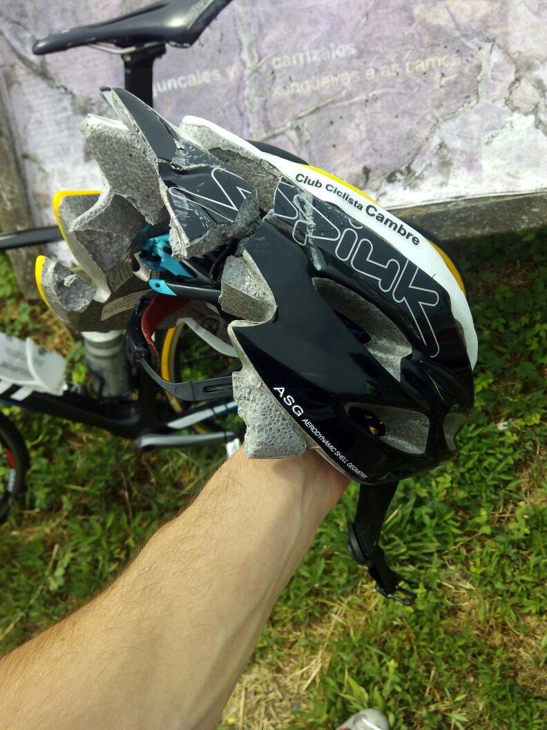 jeria95's tweet photo. Espero que a ningún corredor le haya quedado el casco como el mio ayer...  #TourTVE http://t.co/GGIiXG7yRR