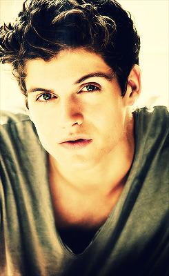 WHICHONEx's tweet photo. RT  ═ Isaac Lahey.
FAV ═ Jackson Whittemore. http://t.co/5MCurXvrjx