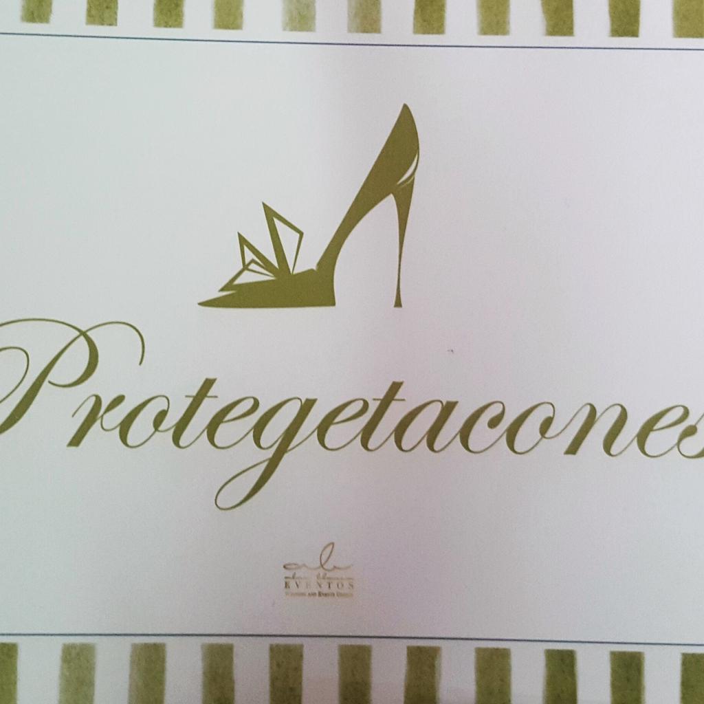 Que no falten protegetacones <a href="/llelle_es/">Llellé</a> en tu boda!! Y un cartelito  mono  (papelería <a href="/almablancaeven/">Alma Blanca Eventos</a> ) y cestita..