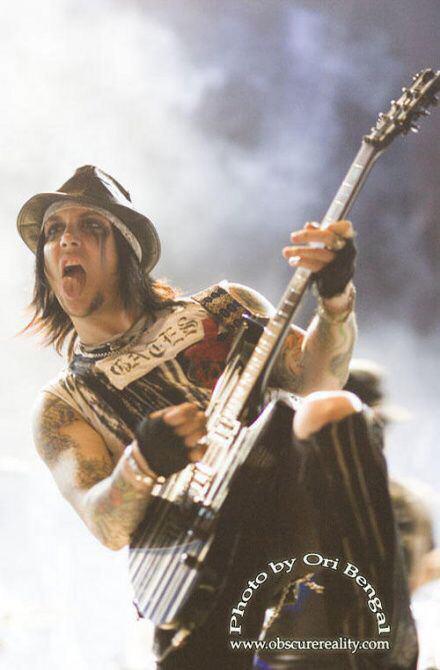 Happy birthday synyster Gates        34                              w     A7X                  