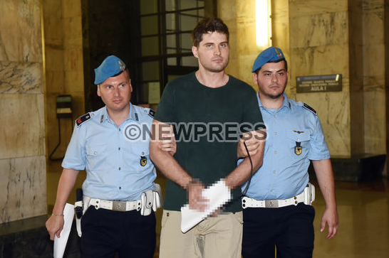 NewPressService's tweet photo. #Milano - #tribunale - udienza #processo a carico Alexander Boettcher accusato di aggressioni con #acido http://t.co/KakMJBNdwR