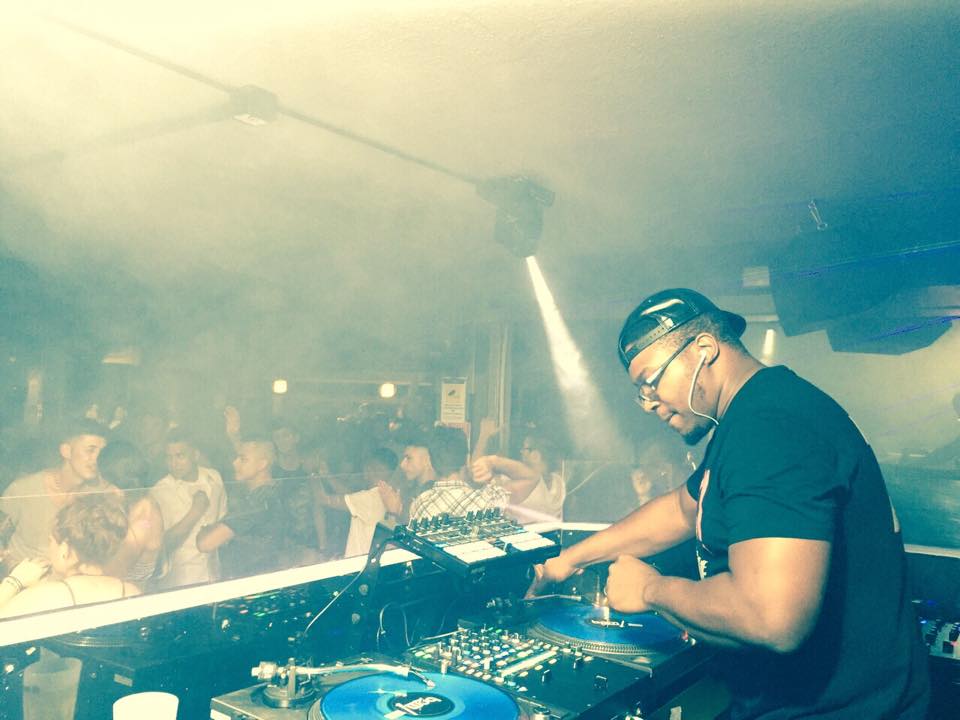 CelebritiesMGMT's tweet photo. [ #THROWBACKMONDAY ] Venerdì 03/07 @DJREDDI at #SolLevanteBeachClub (GE).
#cbbooking #DjReddi #TOPDJ #Reggaetech http://t.co/5YS7dBxY0U